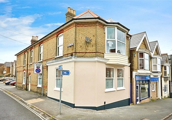 2 bedroom apartment to rent - Mill Hill Road, Cowes, PO31