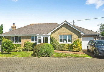 2 bedroom bungalow for sale - Pippins Close, Brighstone, Isle of Wight, PO30