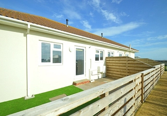 2 bedroom bungalow to rent - Fort Spinney Holiday Bungalows, Yaverland Road, Sandown, PO36